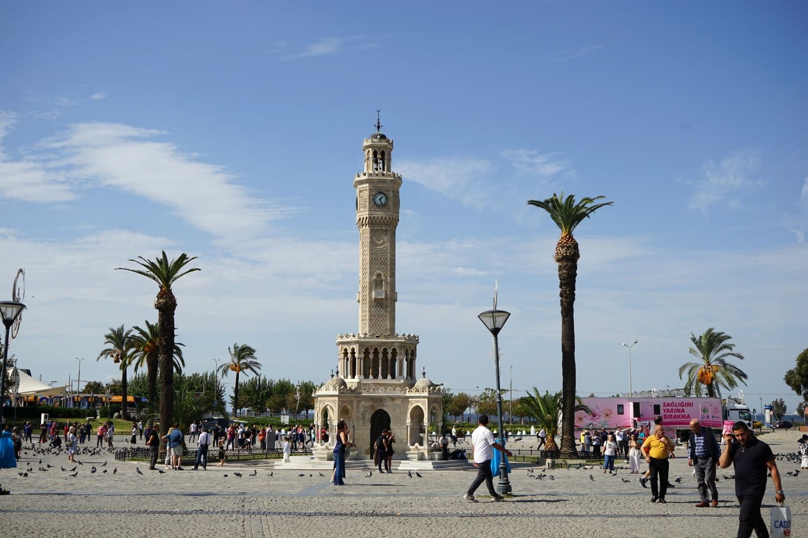 İzmir Clock Tower, Konak Square