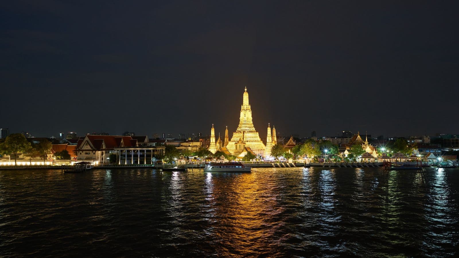 Wat Arun, Bangkok — Excursion from Laem Chabang